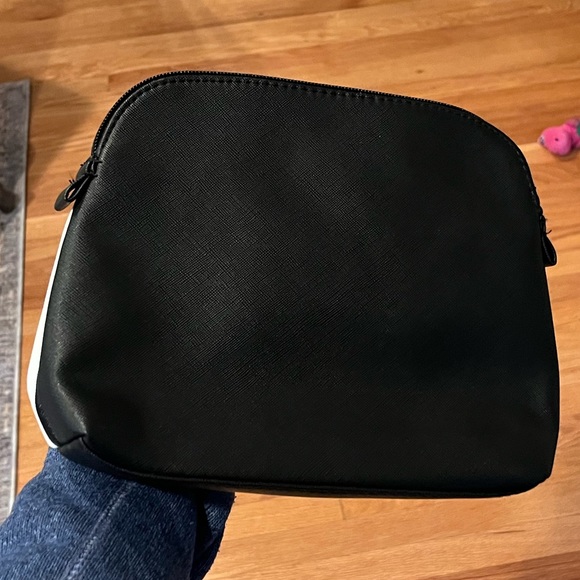 NWT Makeup Bag - Picture 2 of 3